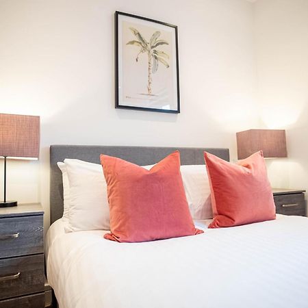 Вилла Deluxe Chic 1 2 Bed Apts Near Heathrow Legoland Windsor Слау Экстерьер фото