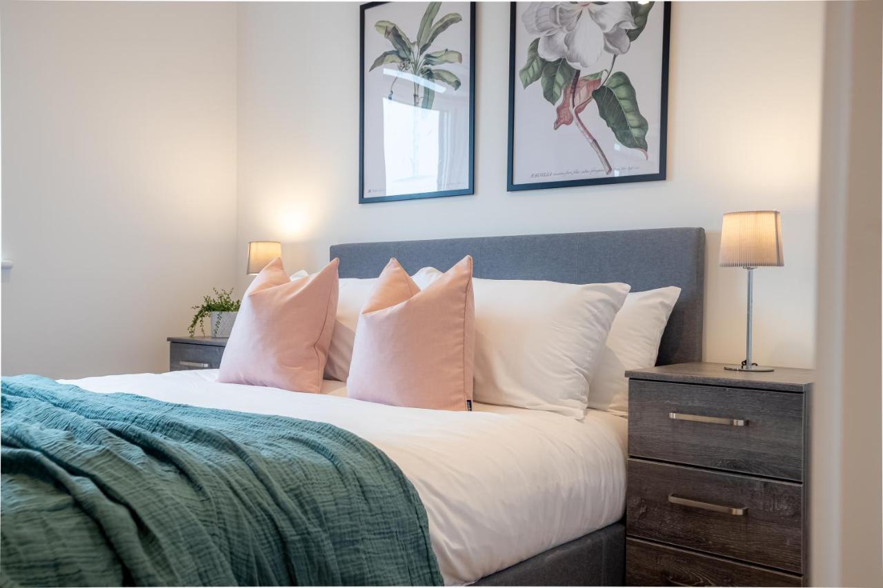 Вилла Deluxe Chic 1 2 Bed Apts Near Heathrow Legoland Windsor Слау Экстерьер фото