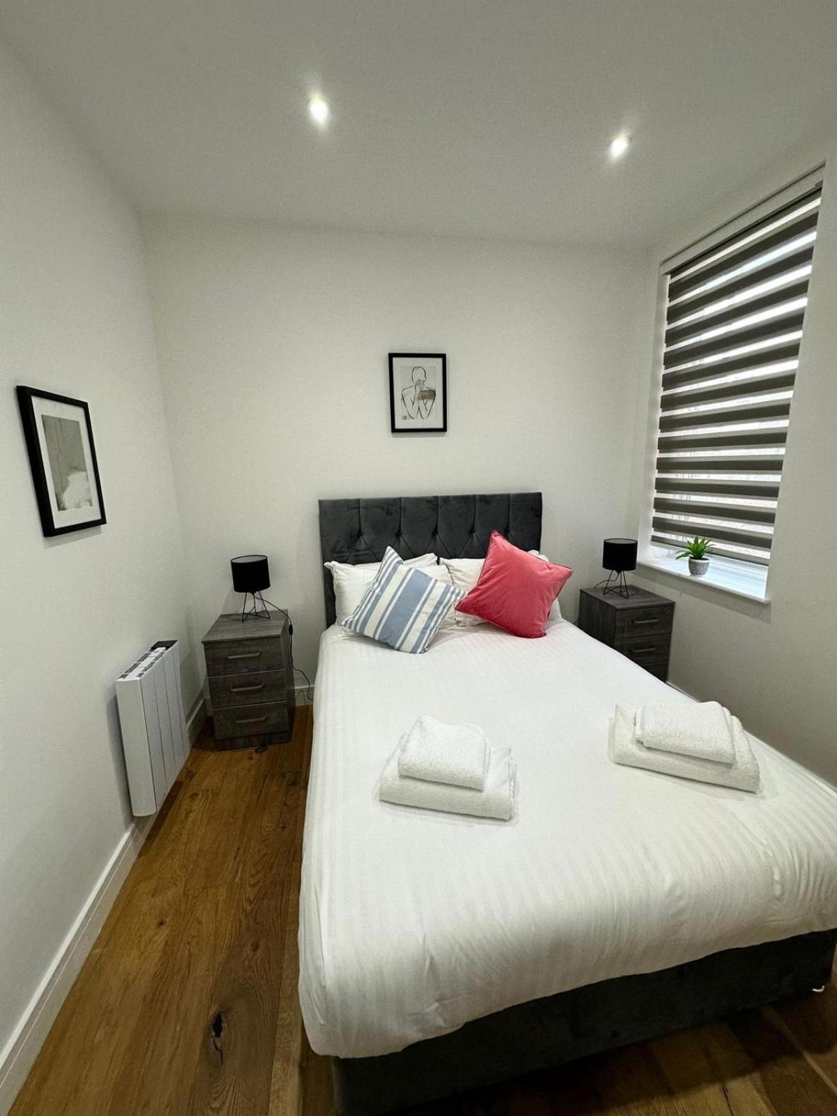 Вилла Deluxe Chic 1 2 Bed Apts Near Heathrow Legoland Windsor Слау Экстерьер фото