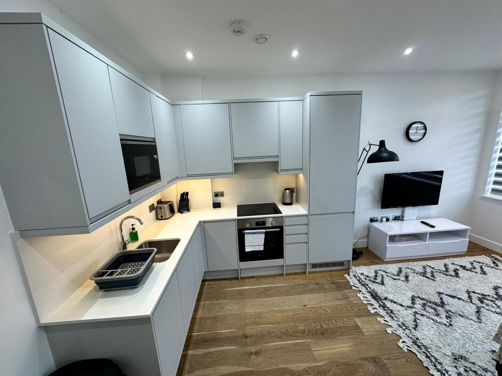 Вилла Deluxe Chic 1 2 Bed Apts Near Heathrow Legoland Windsor Слау Экстерьер фото