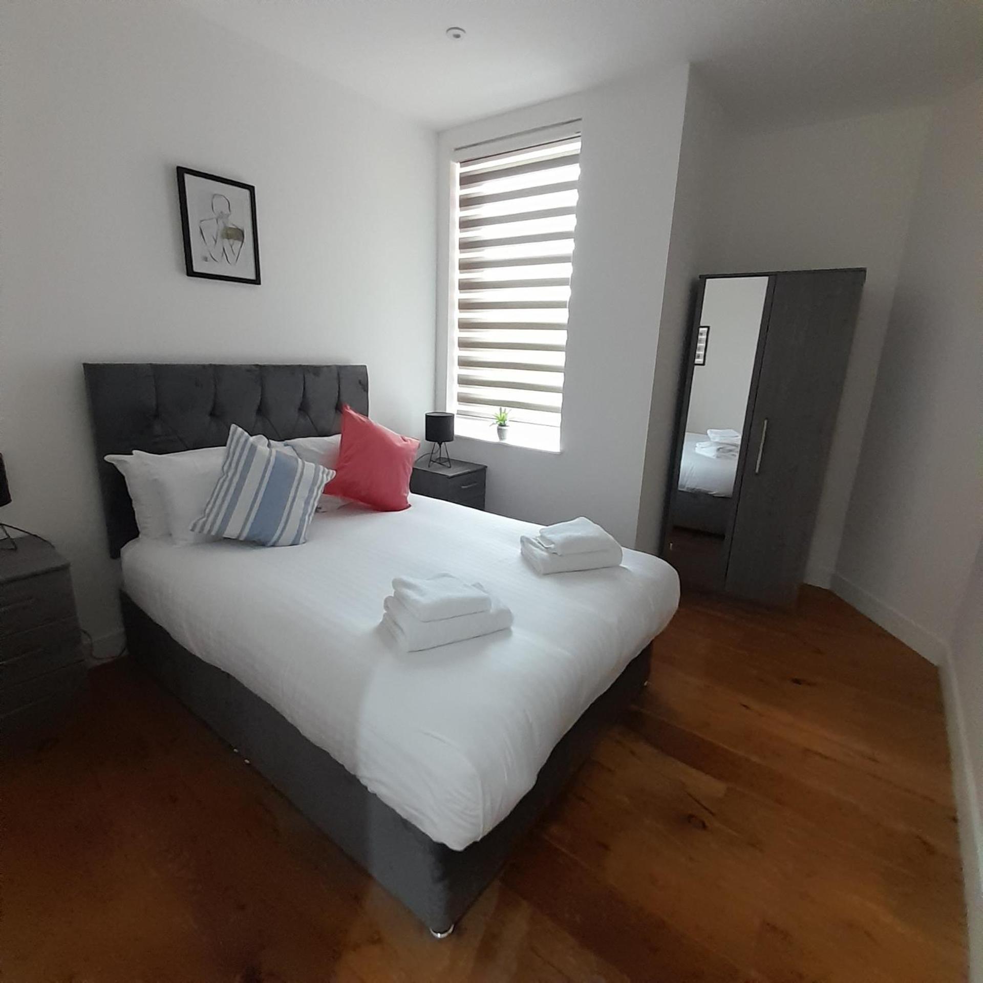 Вилла Deluxe Chic 1 2 Bed Apts Near Heathrow Legoland Windsor Слау Экстерьер фото