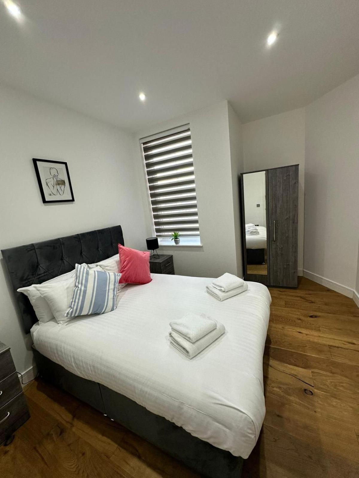 Вилла Deluxe Chic 1 2 Bed Apts Near Heathrow Legoland Windsor Слау Экстерьер фото