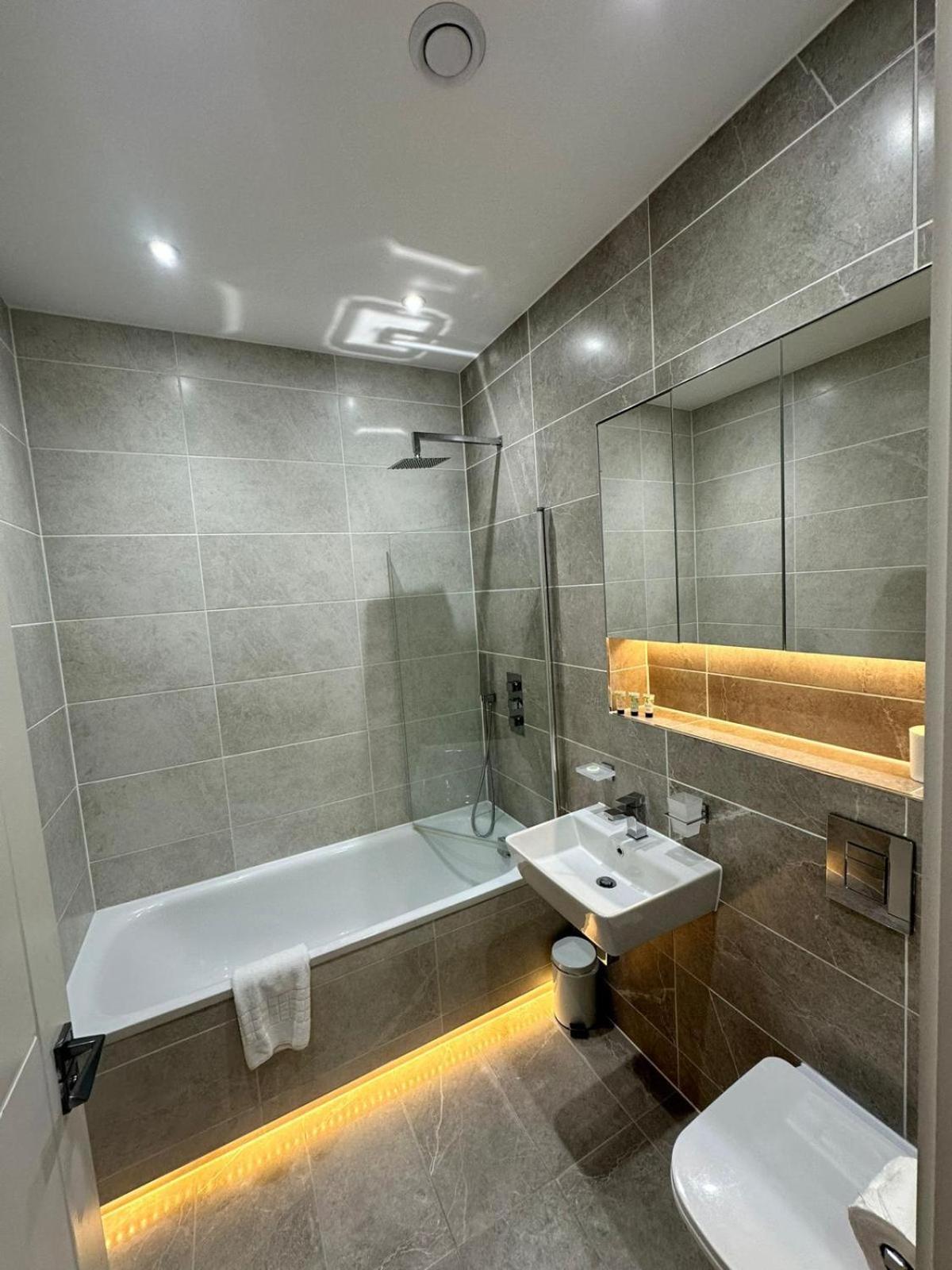 Вилла Deluxe Chic 1 2 Bed Apts Near Heathrow Legoland Windsor Слау Экстерьер фото